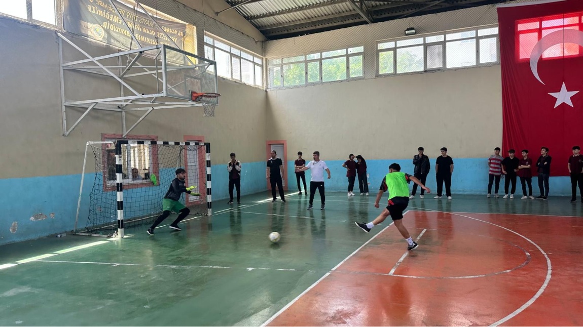 Toroslar Anadolu Lisesi  19 Mayıs Atatürk'ü Anma Gençlik ve Spor Bayramı futbol turnuvası  finali